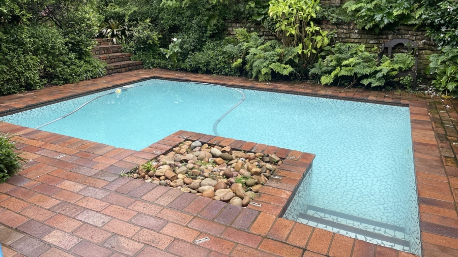 To Let 4 Bedroom Property for Rent in Bonza Bay Eastern Cape